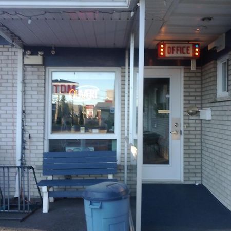 Motel Montgolfiere Jp Saint-Jean-sur-Richelieu ภายนอก รูปภาพ