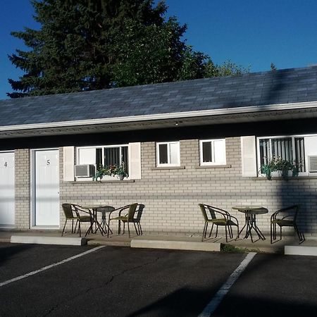 Motel Montgolfiere Jp Saint-Jean-sur-Richelieu ภายนอก รูปภาพ