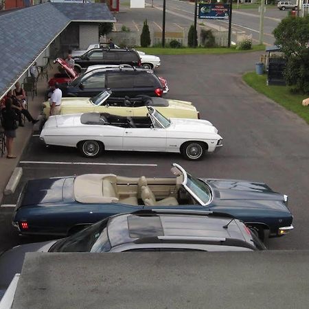 Motel Montgolfiere Jp Saint-Jean-sur-Richelieu ภายนอก รูปภาพ