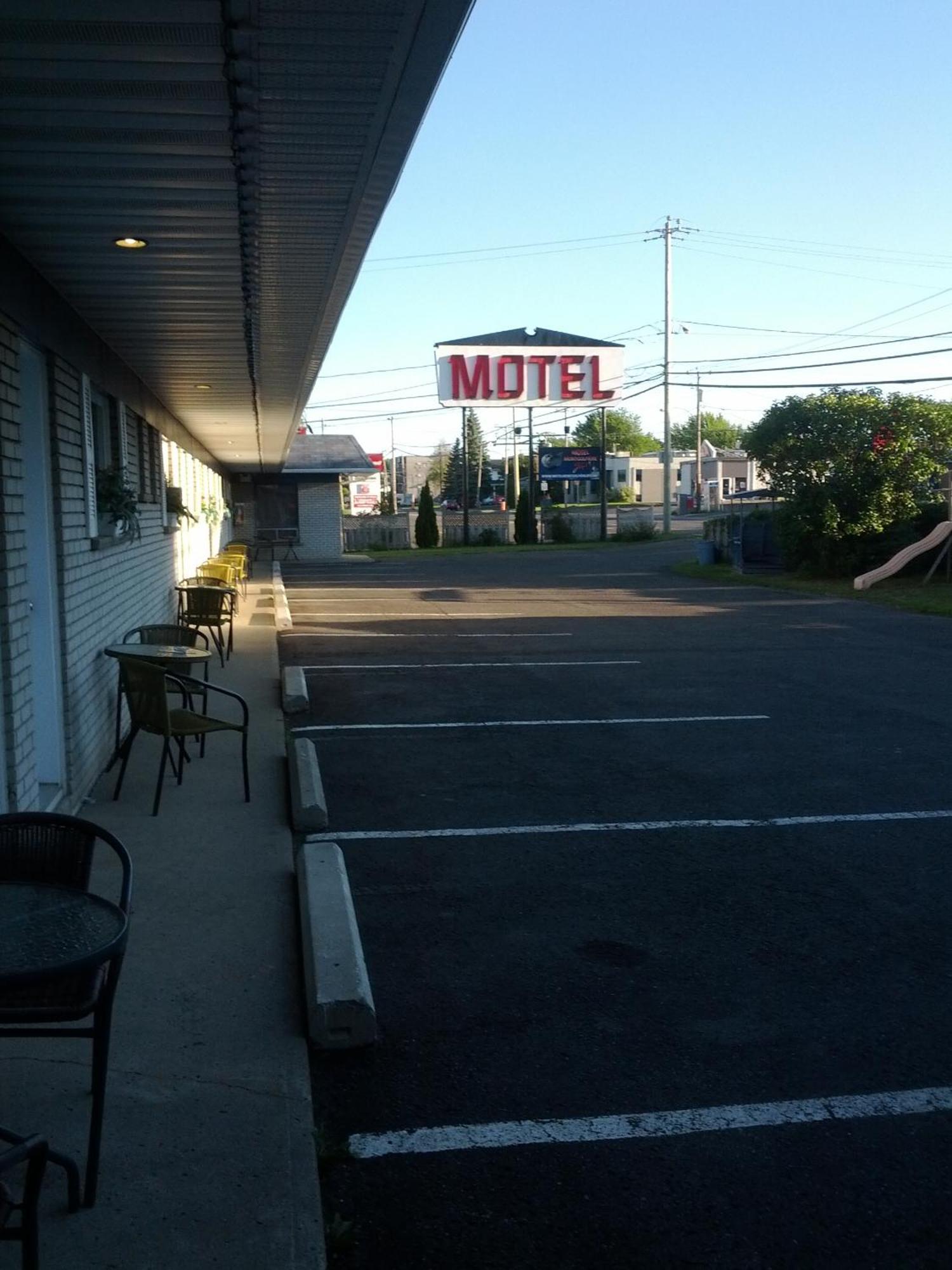 Motel Montgolfiere Jp Saint-Jean-sur-Richelieu ภายนอก รูปภาพ