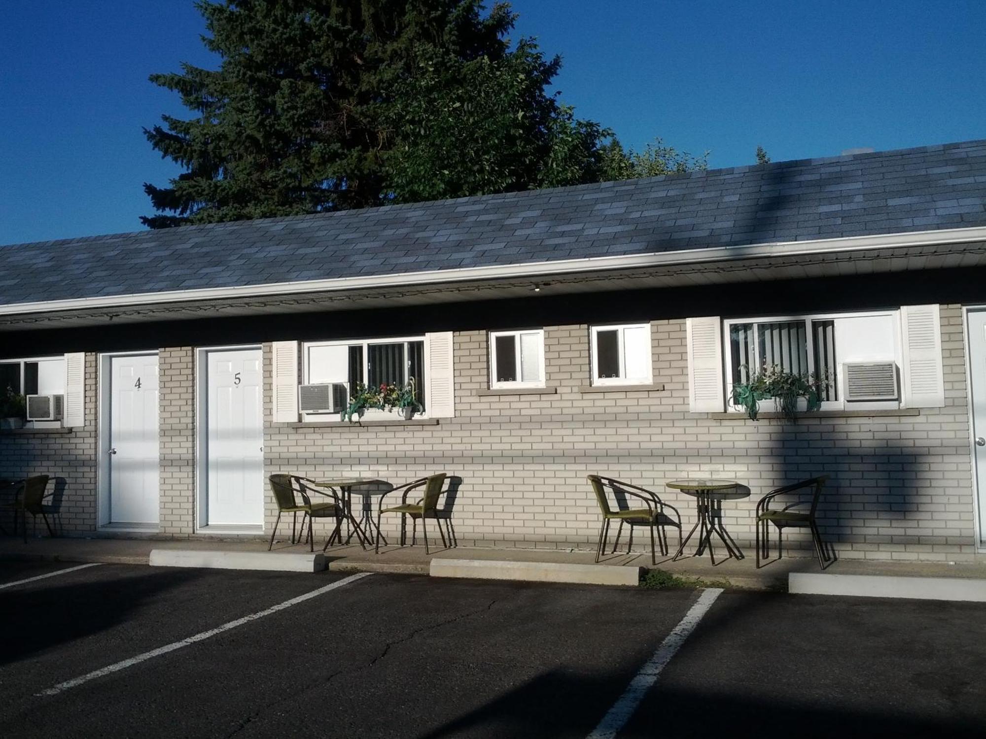 Motel Montgolfiere Jp Saint-Jean-sur-Richelieu ภายนอก รูปภาพ