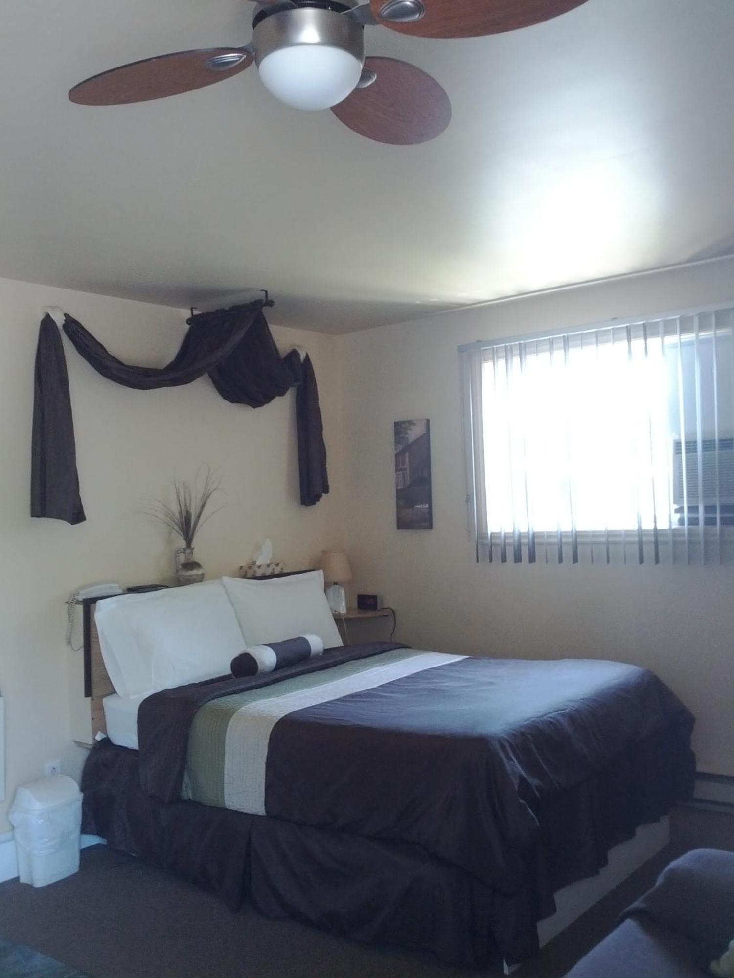 Motel Montgolfiere Jp Saint-Jean-sur-Richelieu ภายนอก รูปภาพ