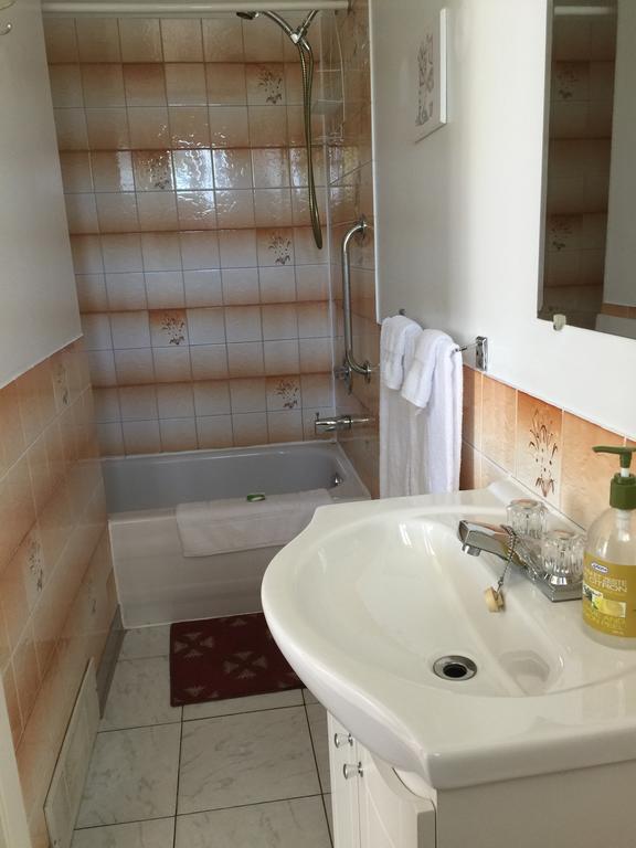 Motel Montgolfiere Jp Saint-Jean-sur-Richelieu ภายนอก รูปภาพ