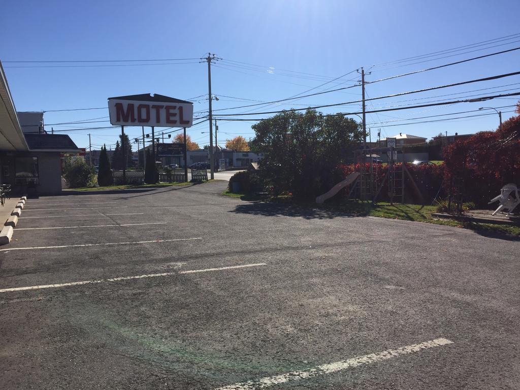 Motel Montgolfiere Jp Saint-Jean-sur-Richelieu ภายนอก รูปภาพ