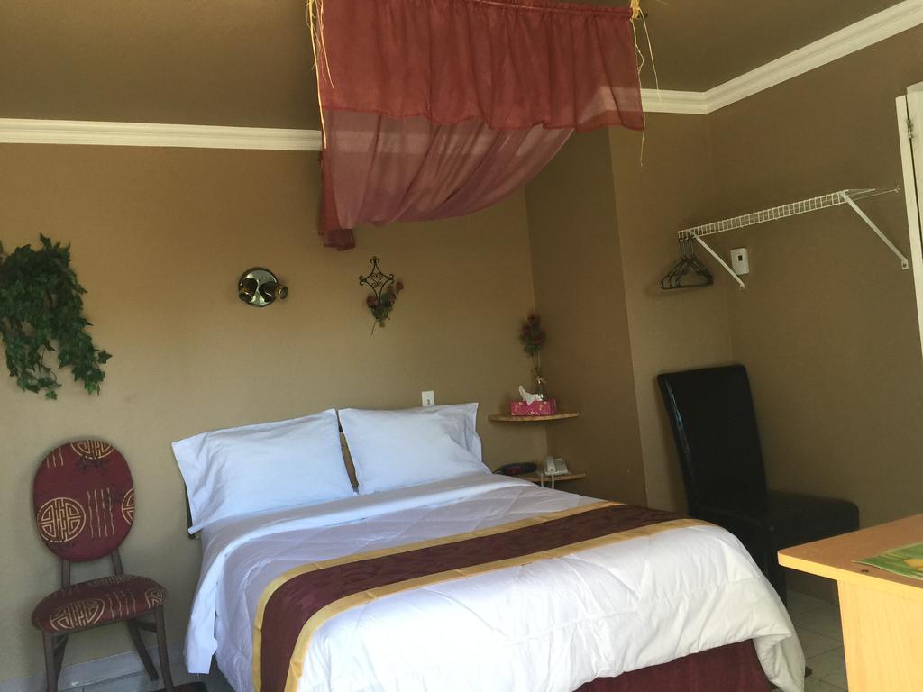 Motel Montgolfiere Jp Saint-Jean-sur-Richelieu ภายนอก รูปภาพ