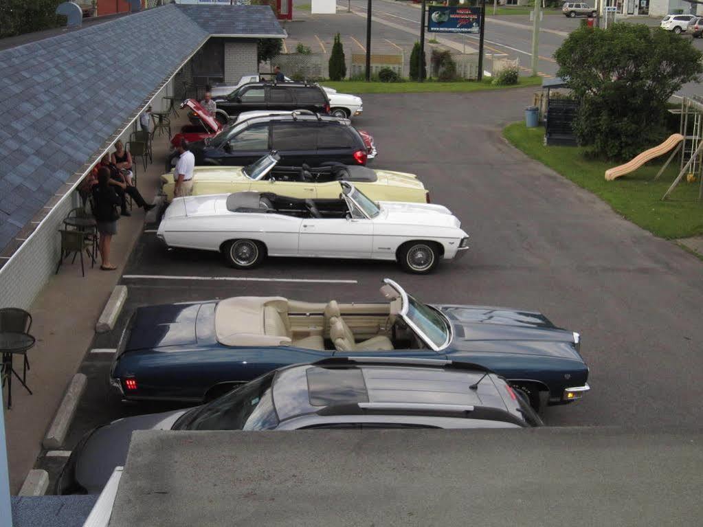 Motel Montgolfiere Jp Saint-Jean-sur-Richelieu ภายนอก รูปภาพ